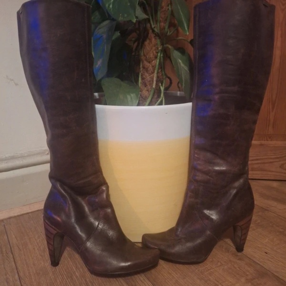 Chic Brown Leather Heeled Boots